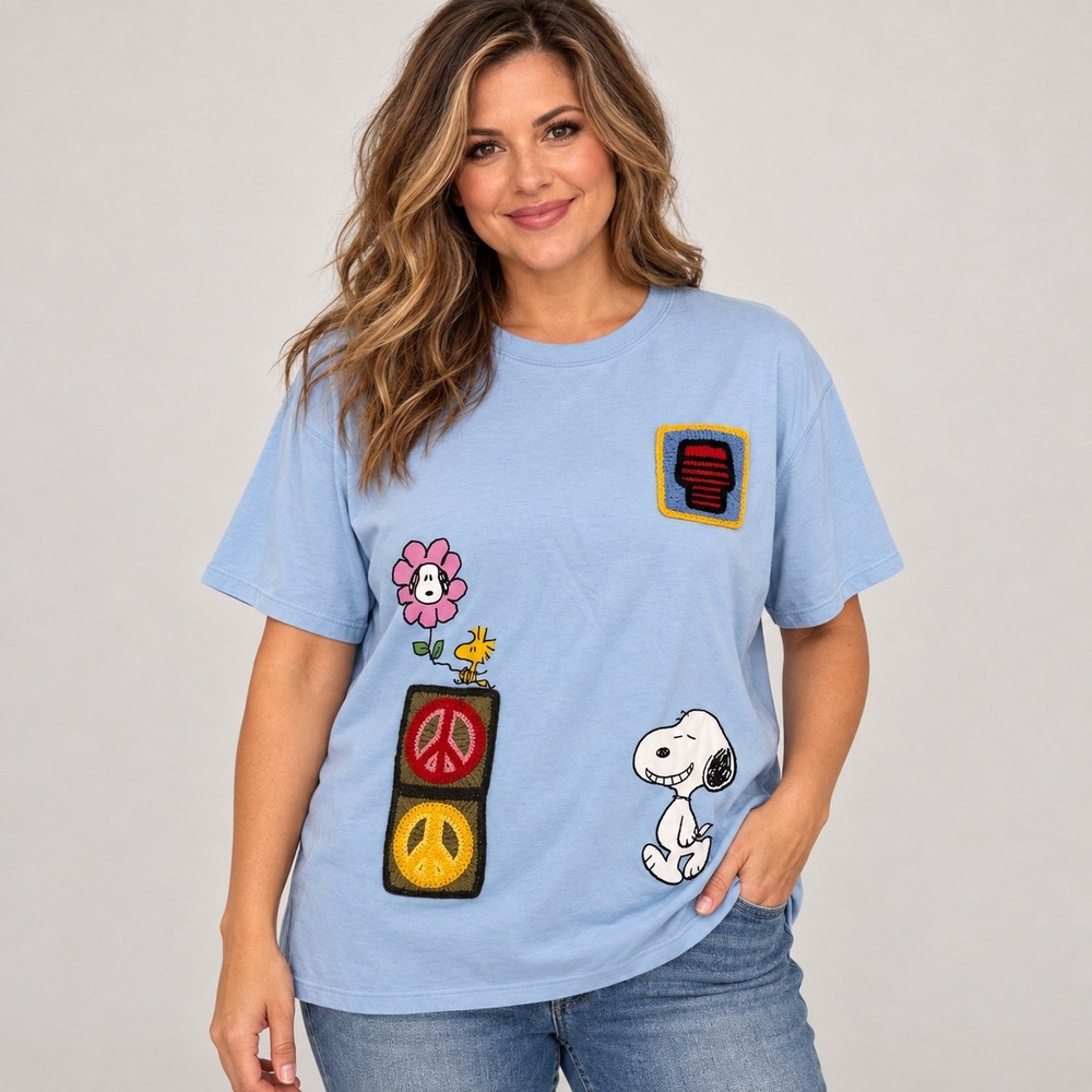 Peanuts T-Shirt Womens XL Blue Snoopy Woodstock Peace Crochet Patch Graphic Tee